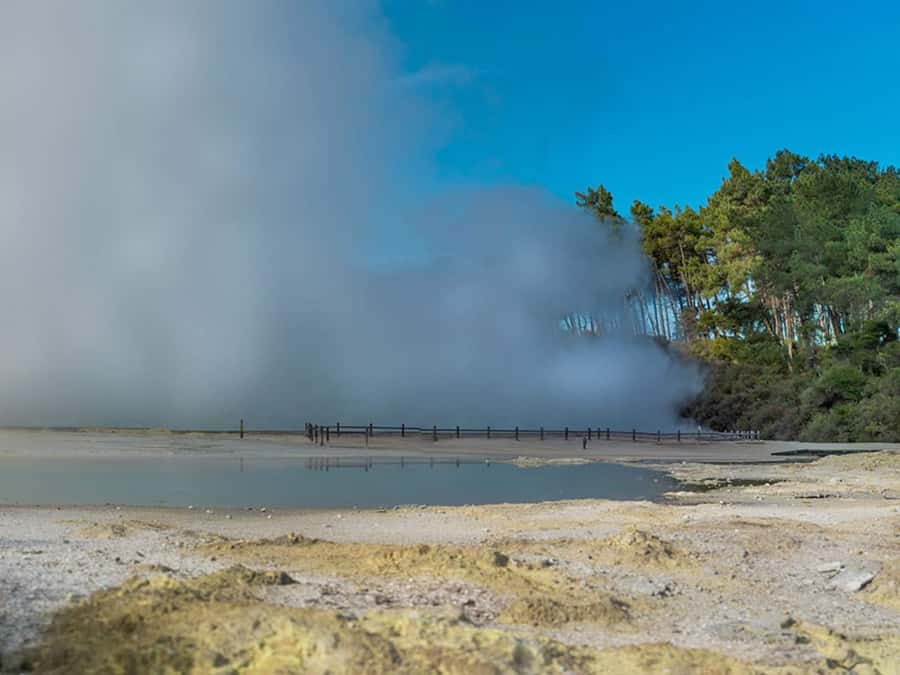 Auckland: Wai-O-Tapu, Maori Haka & Hot Springs Rotorua Tour - Blue and Green Lakes on the return route