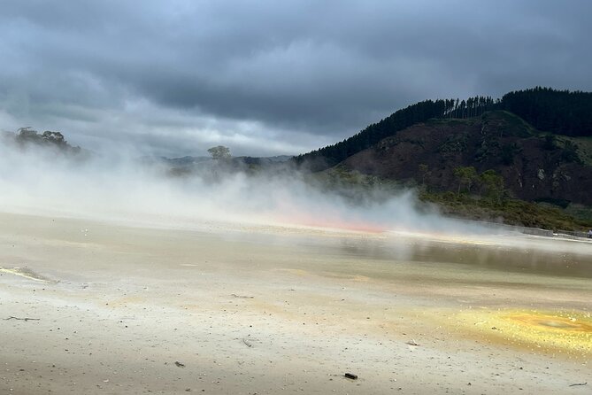 Auckland: WAI O TAPU Rotorua, Polynesian Spa & Blue Springs Tour - What makes the guide and group setup important