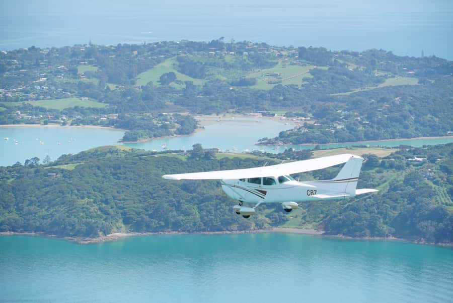 Auckland: Waiheke Island Wine and Food Tasting with Flights - The 45-minute flight to Waiheke Island