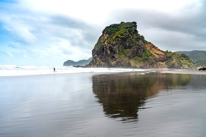 Auckland West Coast Half-Day Private Tour - Piha Beach and its black volcanic sand
