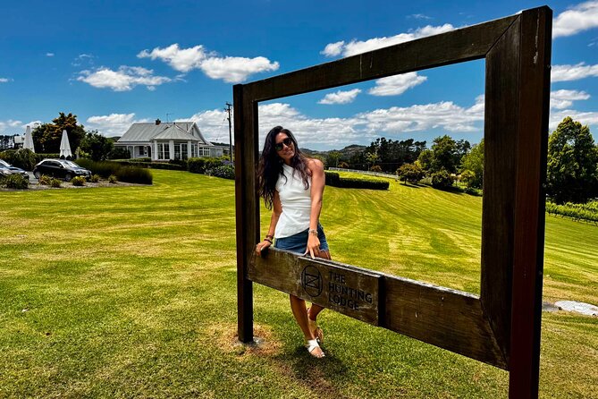 Auckland West Vineyard Tour with lunch and tastings incl - What the $335.11 price really covers