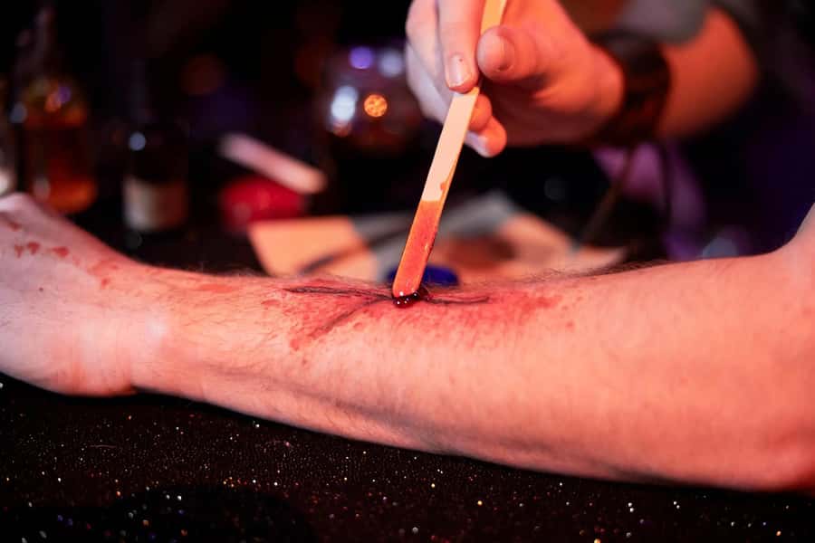 Auckland: Wētā Workshop Unleashed Creative Classes Ticket - Choosing between miniature worlds and movie wounds