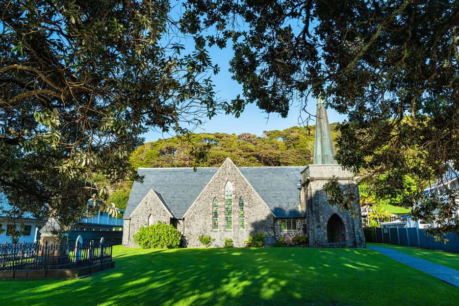 Bay of Islands: 1 Hour Scenic Bay of Islands Tour - Waitangi in a tightly timed visit