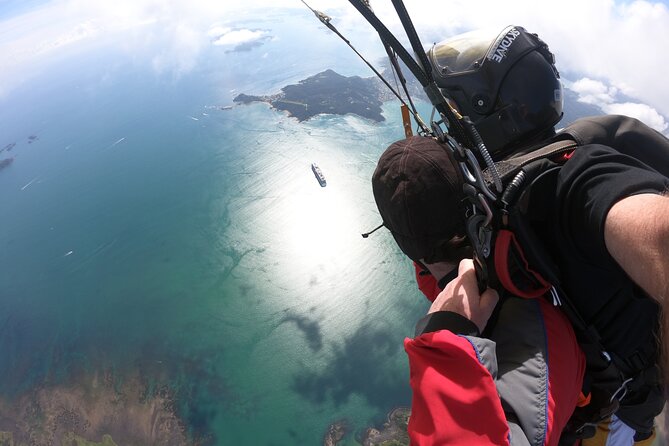Bay of Islands: 18,000ft Skydive - The 18,000ft ascent and the first seconds