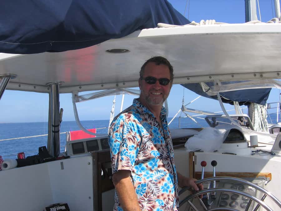 Bay of Islands: Awesome Day Sailing Tour with Island Stop - Sailing past lava flows and sea caves