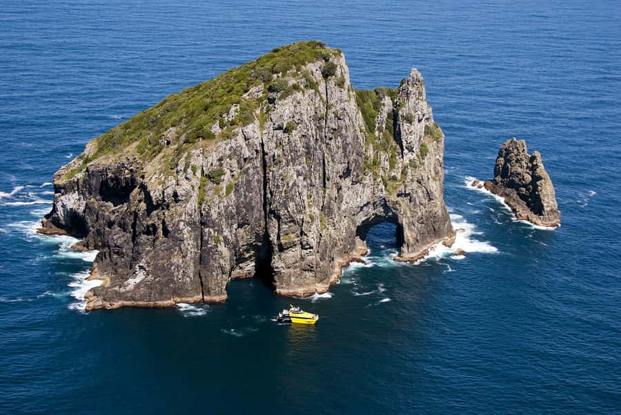 Bay of Islands: Discover the Bay Cruise with Island Lunch - Cruising among 144 islands