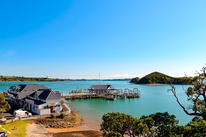 Bay of Islands Discovery Experience from Auckland incl. Hole In The Rock Cruise - Boarding the Bay of Islands cruise at Paihia