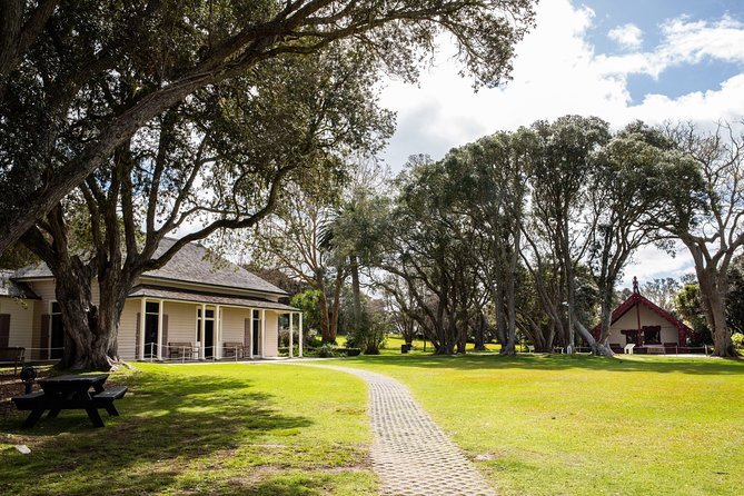 Bay of Islands Heritage Experience from Auckland incl. Waitangi & Russell - Coffee, comfort breaks, and the long road north