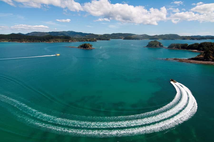 Bay of Islands HOLE IN THE ROCK & WAITANGI TREATY GROUNDS - The road north from The Grand by SkyCity