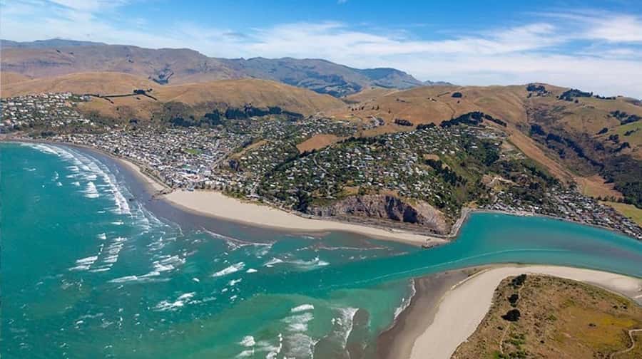 Christchurch: 20-Minutes City Helicopter Flight - From Christchurch to the volcanic Banks Peninsula