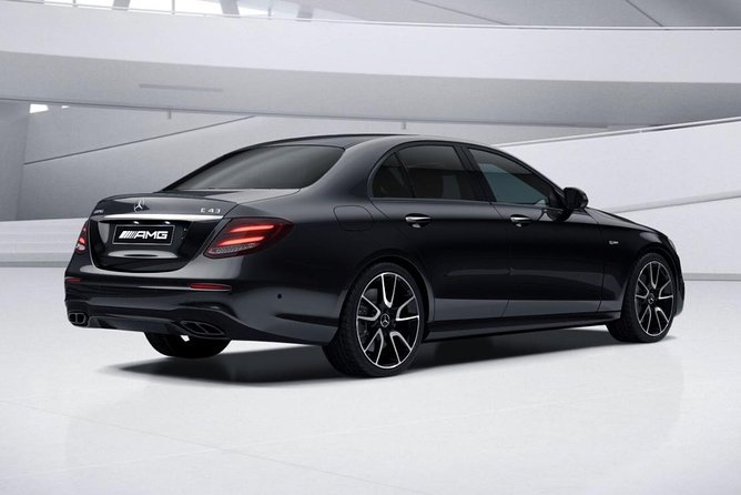 Christchurch Airport Transfers : Christchurch to Airport CHC in Business Car - From hotel reception to the car