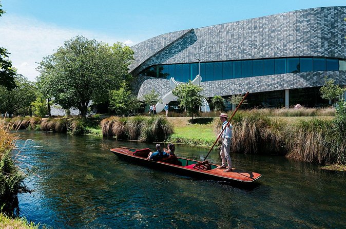 Christchurch Essentials Guided Walking Tour - Christchurch Botanic Gardens and Hagley Park