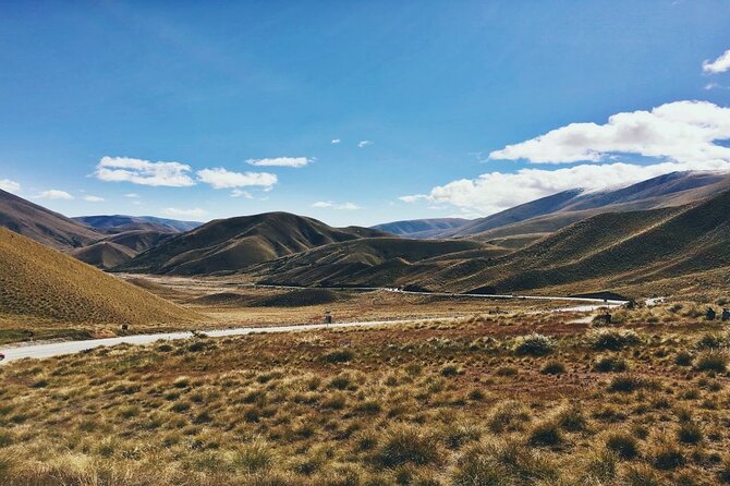Christchurch to Mt Cook via Lake Tekapo One Way Small Group Tour - What the guide adds to the ride