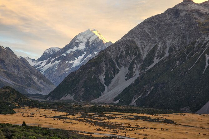 Christchurch to Queenstown via Lake Tekapo and Mt Cook (1 way) - Kawarau Gorge and the final run into Queenstown