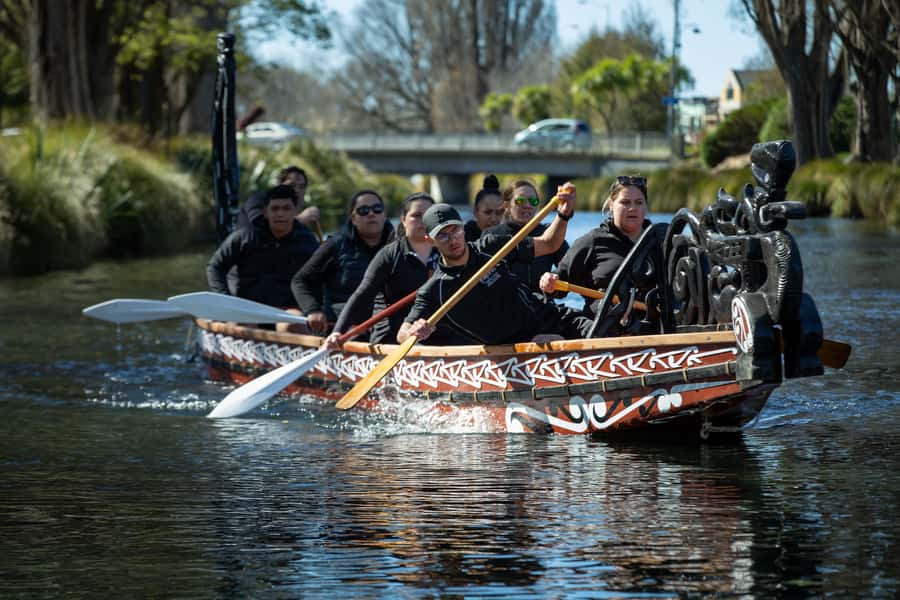 Christchurch: Waka Paddling Experience on the Avon River - Meeting the waka at 794 Colombo Street
