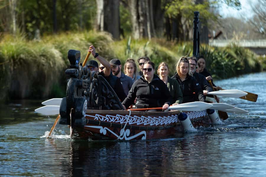 Christchurch: Waka Paddling Experience on the Avon River - What the short route does well