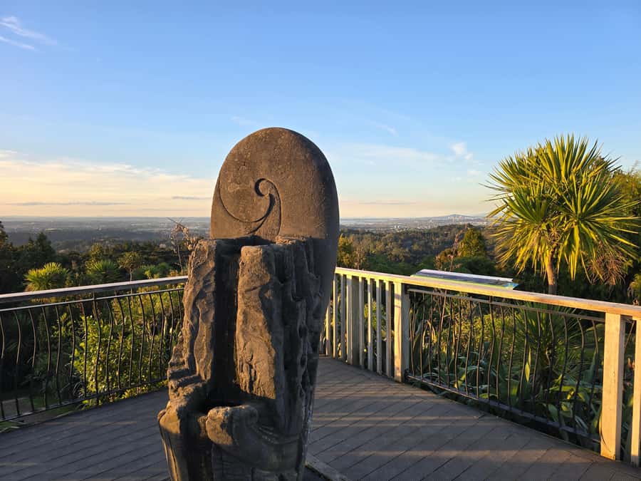 “City & Coast & Country” – A Relaxed Day Tour from Auckland - Arataki Visitor Centre and the kauri country