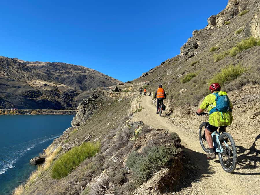 Cromwell: Lake Dunstan Boat & eBike Tour with Winery Lunch - Carrick Cellar Door makes lunch part of the route