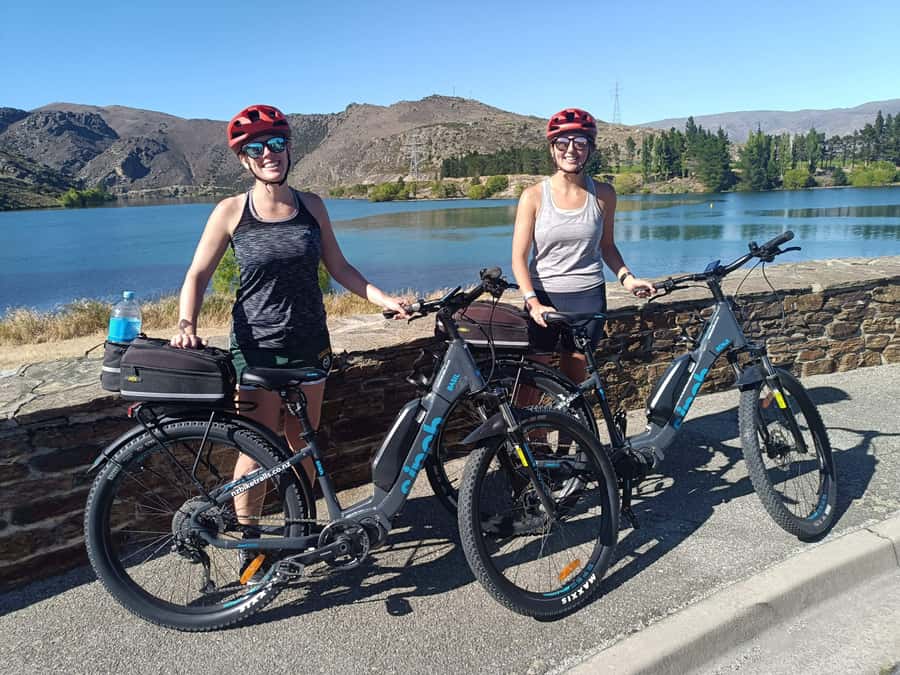 Cromwell: Lake Dunstan Trail Bike Rental and Luxury Shuttle - Meeting at Cromwell’s Junction Lookout