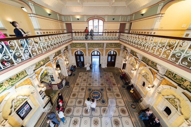 Cruise Dunedin City and Castle Tour - The Octagon and Dunedin’s city center
