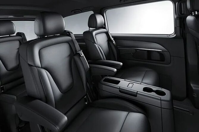 Departure Private Transfer Auckland City to Auckland Airport AKL by Luxury Van - The airport ride itself