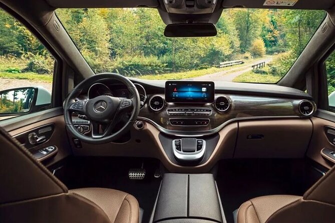 Departure Private Transfer Auckland City to Auckland Airport AKL by Luxury Van - What the Mercedes V-Class changes