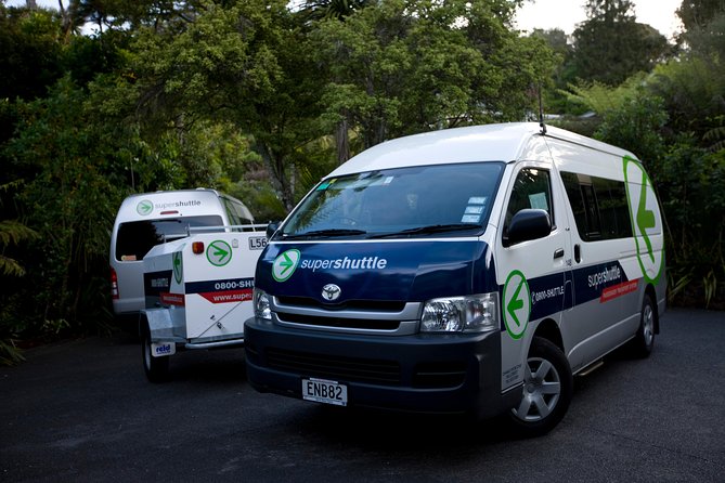 Departure Transfer: Auckland Central City Centre to Auckland Airport - Leaving Auckland by shared minivan