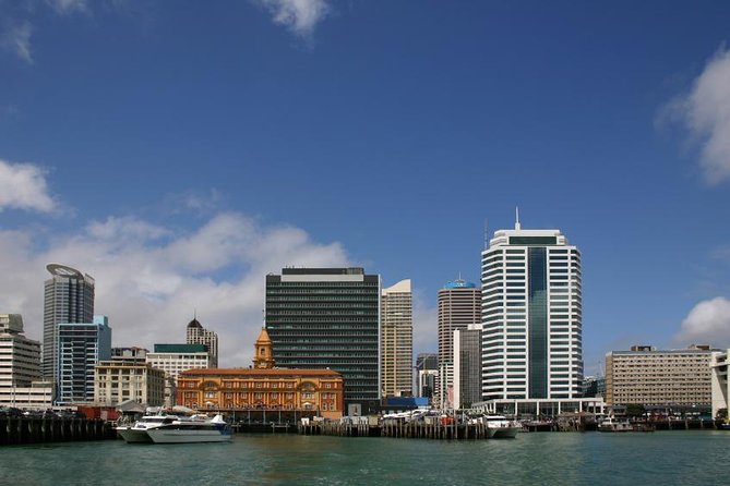 Departure Transfer: Auckland Central City Centre to Auckland Airport - Who should book this airport shuttle?