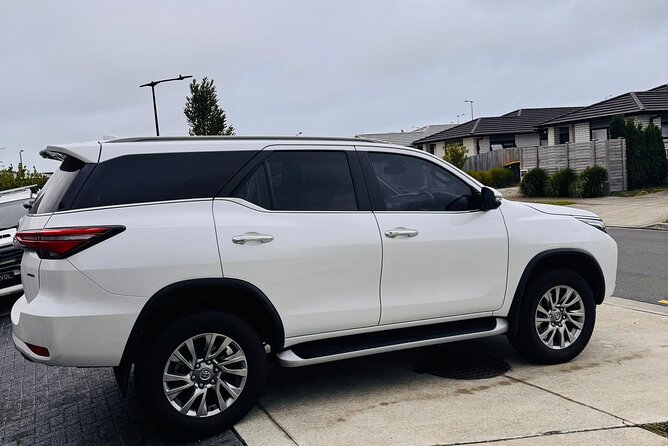 Direct & Quick Auckland Airport Transfer to/from Hotel in SUV - Hotel to Auckland Airport for an early flight