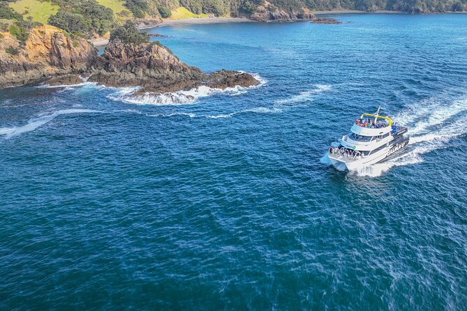 Discover the Bay - Hole in the Rock cruise includes Island Lunch - Passing through the Hole in the Rock