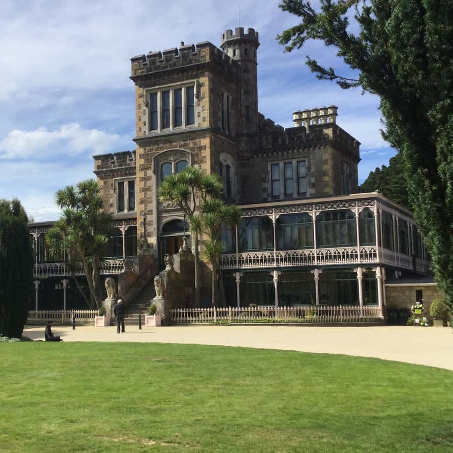 Dunedin: Peninsula with Lanarch Castle gardens & Olveston - A smart six-hour plan from Port Chalmers