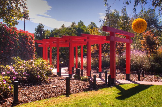 Explore gardens & galleries filled with incredible art, Matakana - Six galleries filled with glass and sculpture