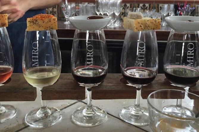 Flavours of Waiheke, wine, beer, spirits INCLUDES lunch - MAX 11 - What the small-group format adds
