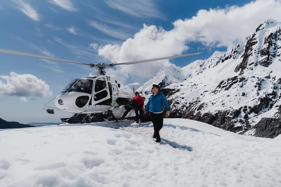 Franz Josef: 2.5 Hour Glacier Hike with Helicopter Transfer - The helicopter flight over rainforest and ice