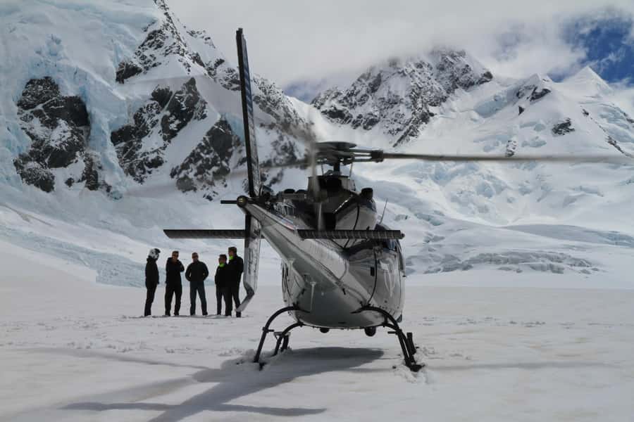 Franz Josef: 30-min Flight Franz Josef & Tasman Glaciers - Who will get the most from this experience