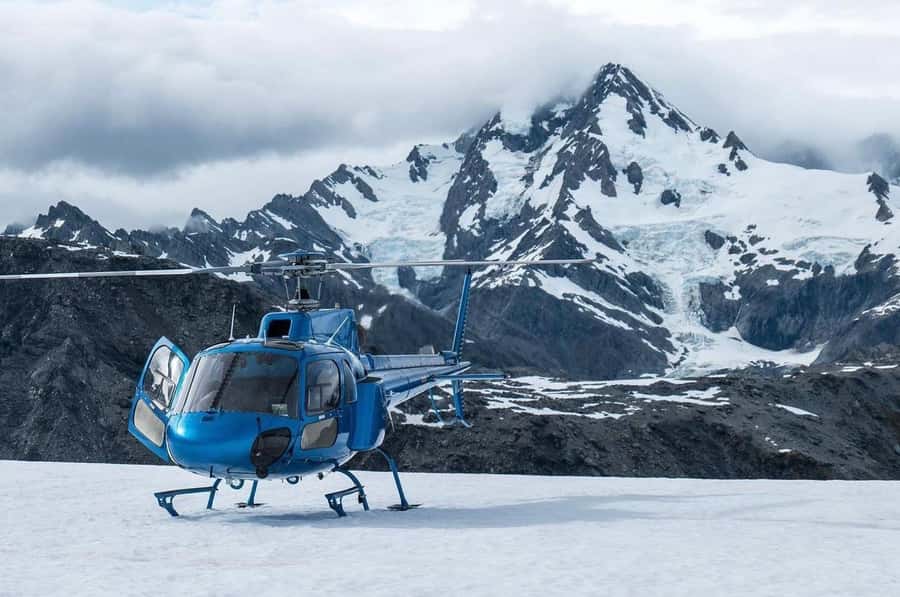 Franz Josef: 4-Glacier Helicopter Ride with 2 Landings - What the pilot adds to the hour