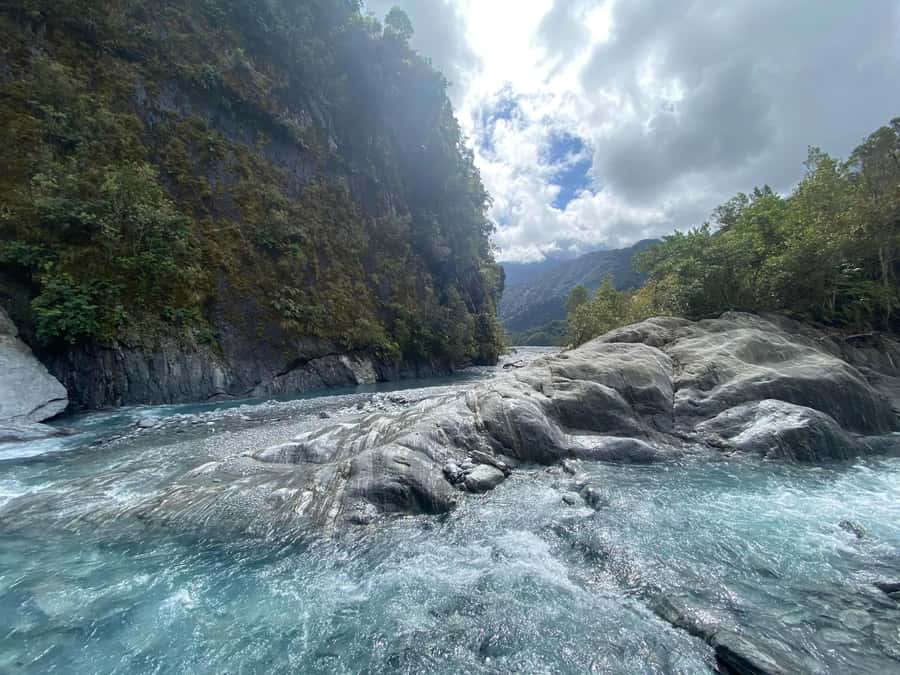 Franz Josef: Franz Josef Glacier Lookout Guided Walk - River, waterfall, and the valley floor