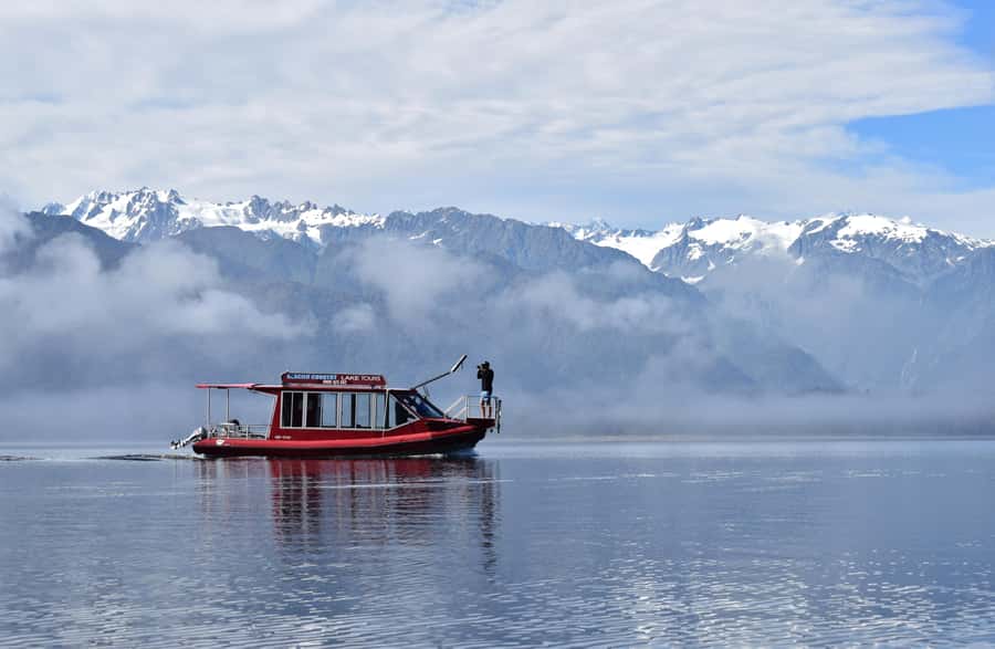 Franz Josef Glacier: 2-Hour Scenic Lake Mapourika Cruise - Settling aboard the Hanna-k