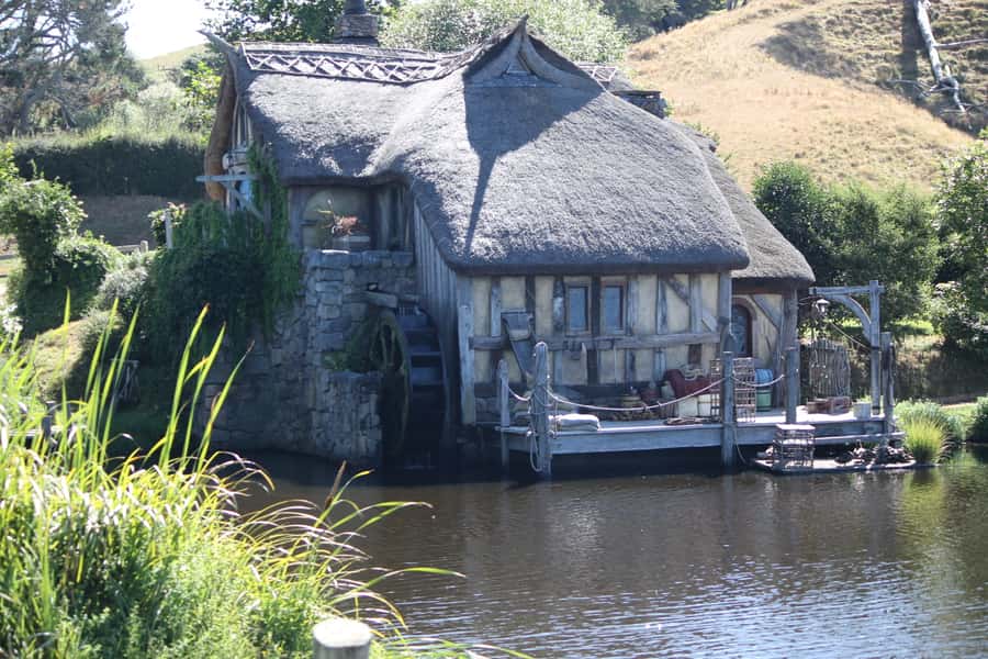 From Auckland: Hobbiton Afternoon Tour - The Green Dragon Inn drink
