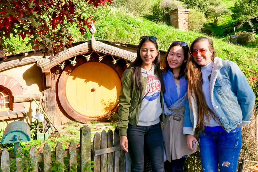 From Auckland: Hobbiton Movie Set Trip with Guided Tour - Guides, transport, and group comfort