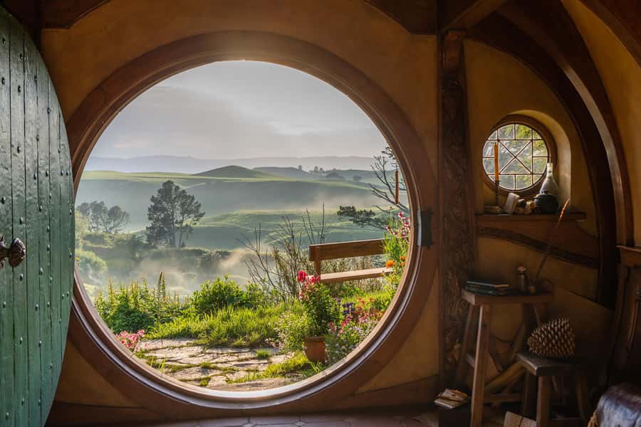 From Auckland: Hobbiton Movie Set Trip with Guided Tour - The early start from Auckland CBD