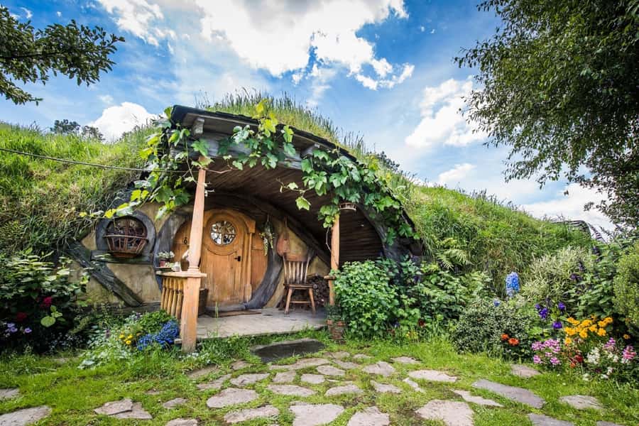 From Auckland: Hobbiton & Waitomo Caves Day Trip with Lunch - Key points before you book