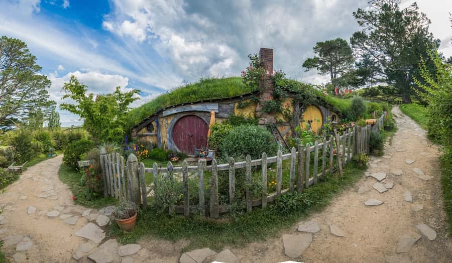 From Auckland: Hobbiton & Waitomo Caves Day Trip with Lunch - Entering Hobbiton after the 2.5-hour guided tour