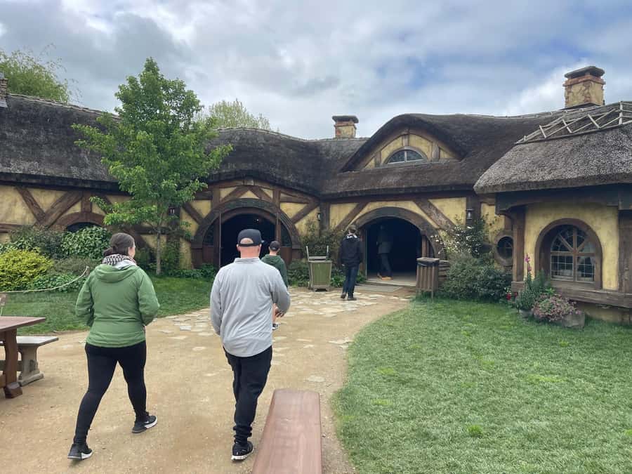 From Auckland: Hobbiton, Waitomo Caves & Kiwi House Tour - What the $257 Price Really Covers