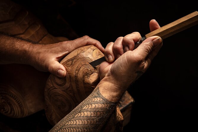 From Auckland : Rotorua Tepuia Tour with Haka and Hangi Lunch - The haka and Māori cultural program