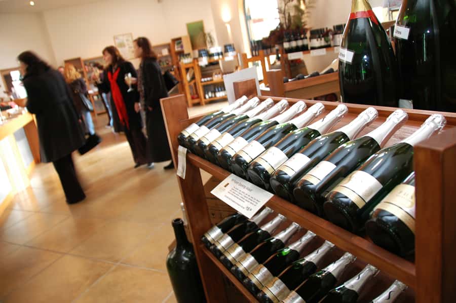 From Auckland: Small Group Kumeu Wine Tour with Lunch - Practical details that shape your day