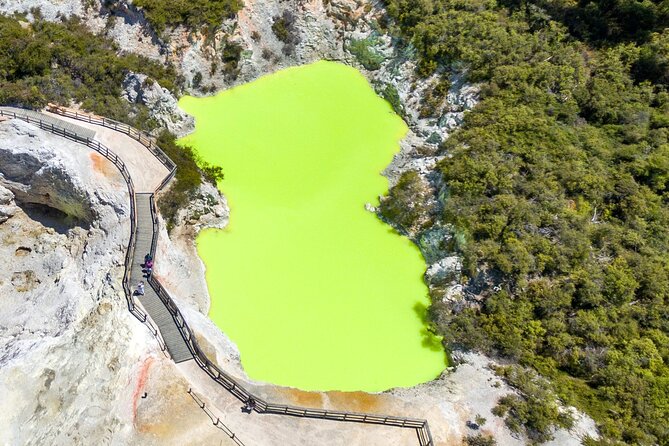 From Auckland to Rotorua Waiotapu and Activity Combinations - Walking through Wai-O-Tapu Thermal Wonderland