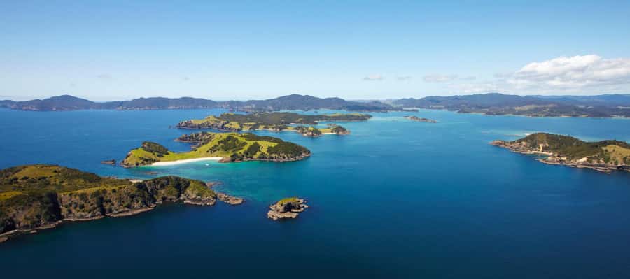 From Paihia: Scenic Cruise with Roberton Island Stopover - Cruising toward Cape Brett and the Hole in the Rock