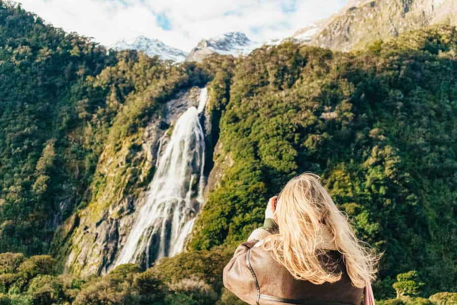 From Queenstown: Milford Sound Cruise and Coach Day Tour - The 30-minute pause at Te Anau
