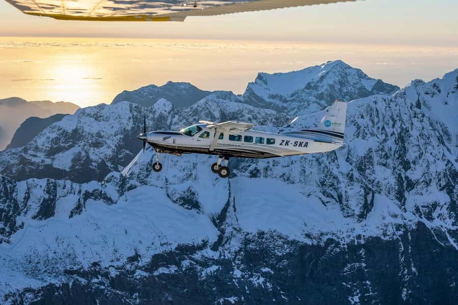 From Queenstown: Milford Sound Flight and Nature Cruise - The 35-minute flight across Fiordland